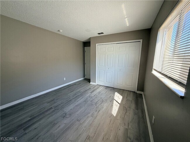 Building Photo - 823 Gleason Pkwy