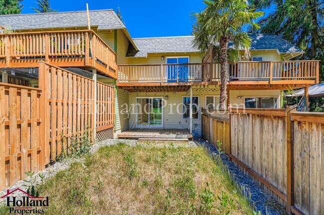 Building Photo - Charming Home Near Parks and Trails in Por...