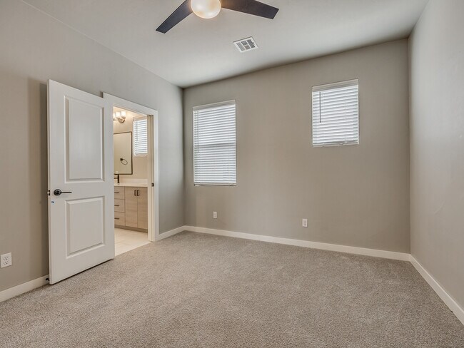 Building Photo - 13000 Maplewood Ave