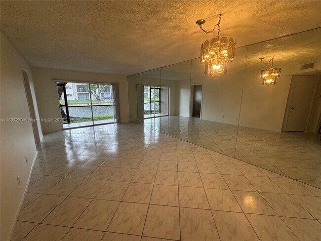 Building Photo - 8051 S Colony Cir