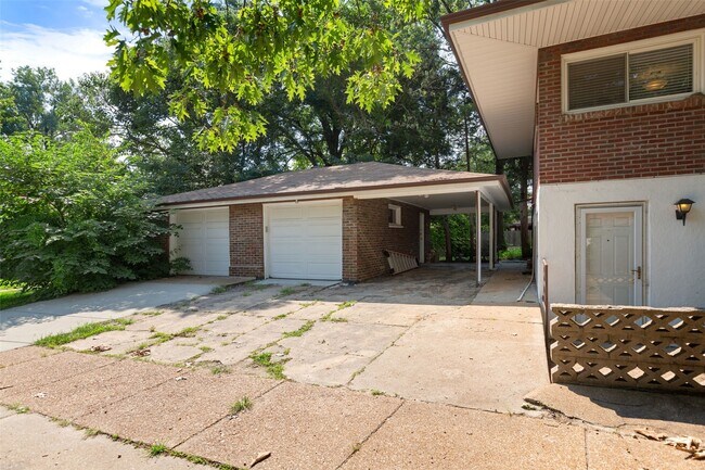 Building Photo - 7030 Clayton Rd