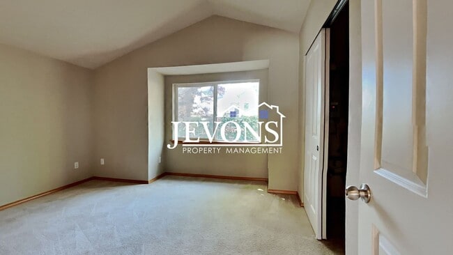 Building Photo - Charming two-story condo with two master s...