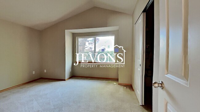 Building Photo - Charming two-story condo with two master suites - Pet Friendly!