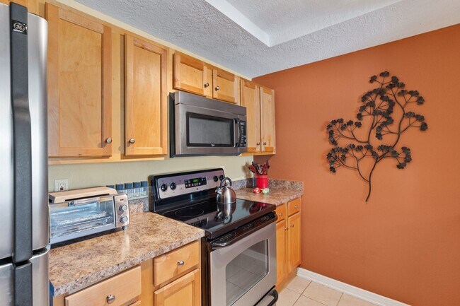 Building Photo - Palms at Waters Edge 3344-M6