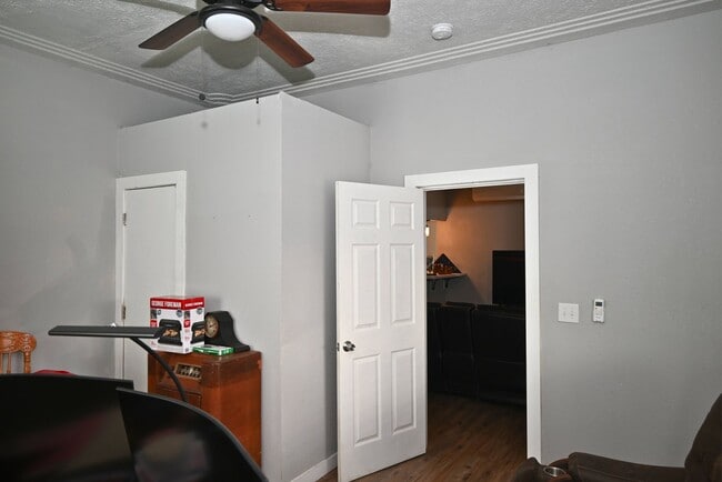 Building Photo - 1908 10th St