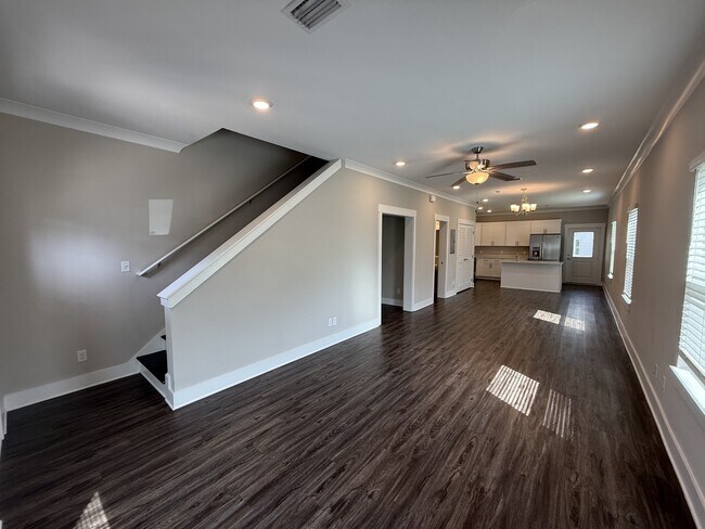 Building Photo - 202 Date Palm Lane