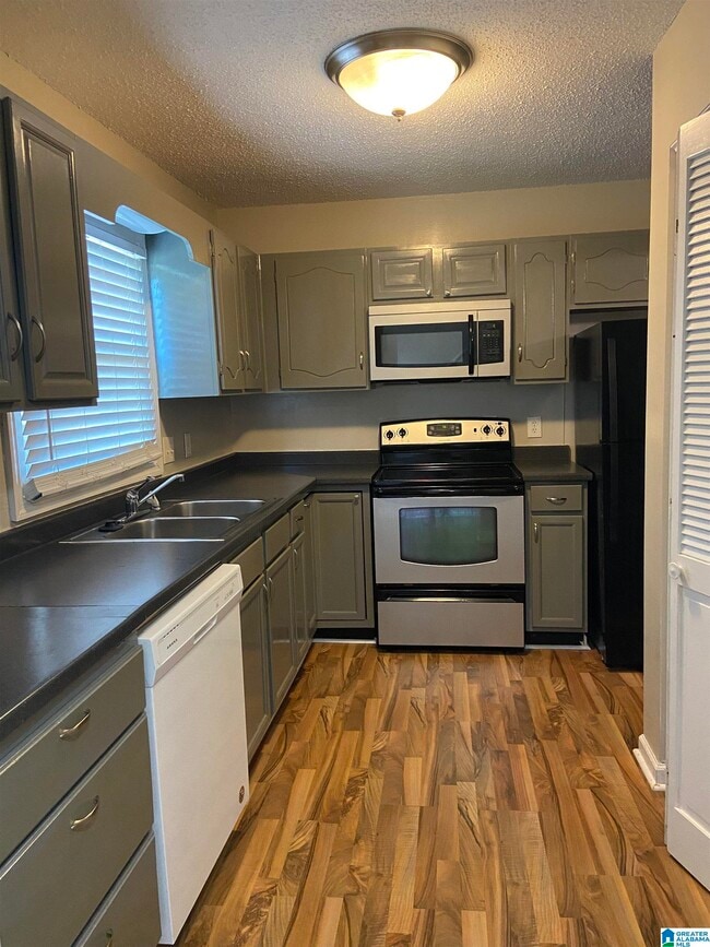 205 Old Rocky Ridge Ln 205 Old Rocky Ridge Ln Vestavia Hills AL 35216