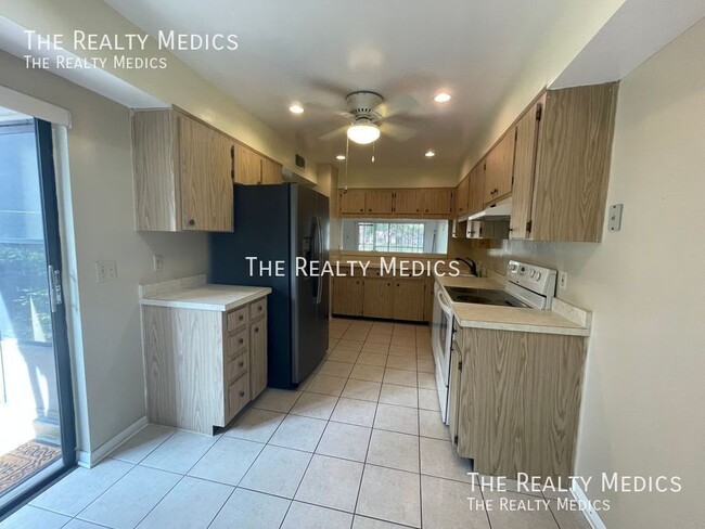 Building Photo - 477 Meadowood Blvd