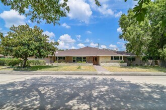Building Photo - 3318 N Braeswood Blvd