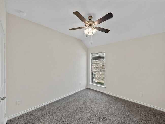 Building Photo - 10505 Breezeway Dr