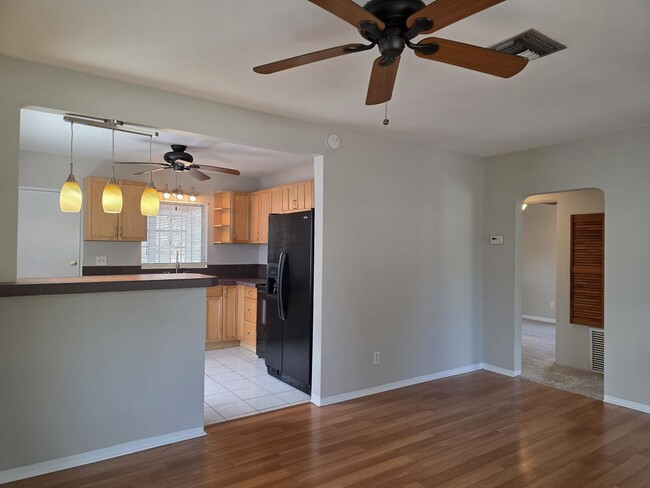 Building Photo - 2 Bedroom Single Family Home in Central Gulfport