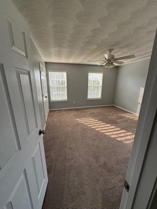 Building Photo - 5003 Middlecoff Ln