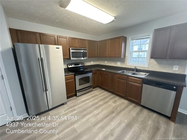 Building Photo - 4937 Yorkchester Dr