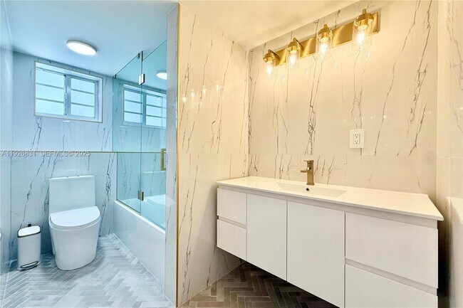 Building Photo - 4122 Collins Ave