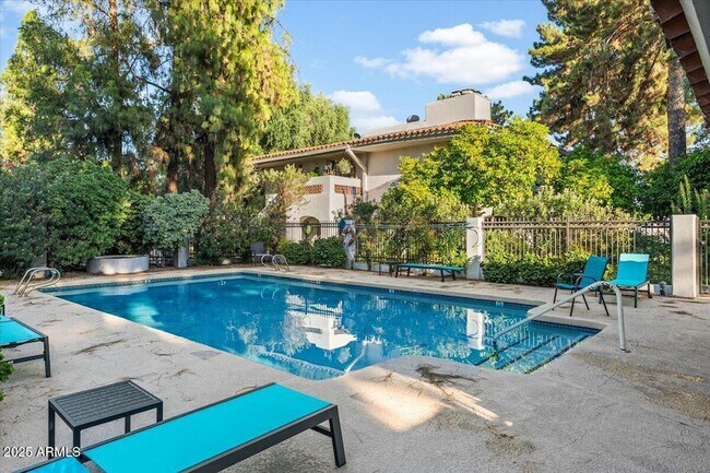 Building Photo - 5200 S Lakeshore Dr