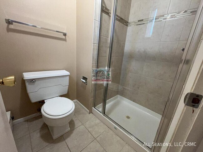 Building Photo - 1527 Spring Valley Dr