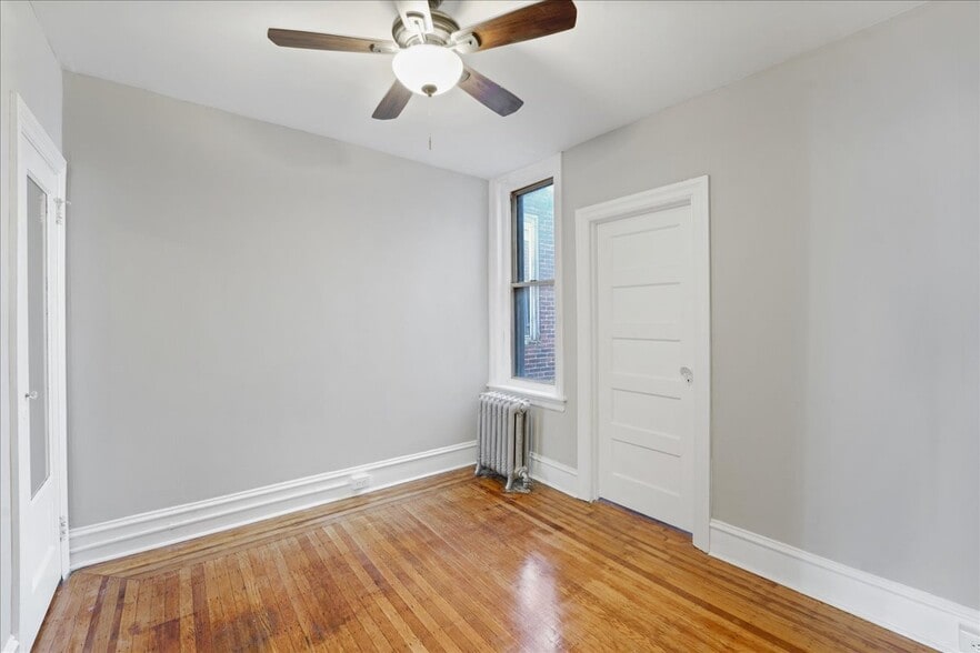 Middle Bedroom - 5703 Willows Ave