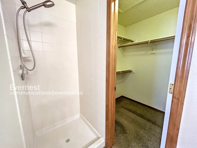 Building Photo - 4939 Chariot Dr