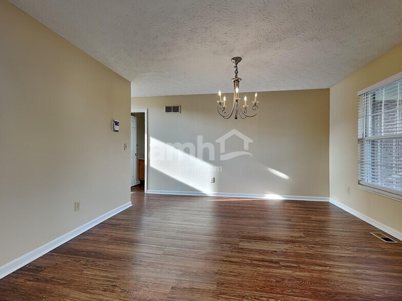 Building Photo - 5671 Longbow Dr