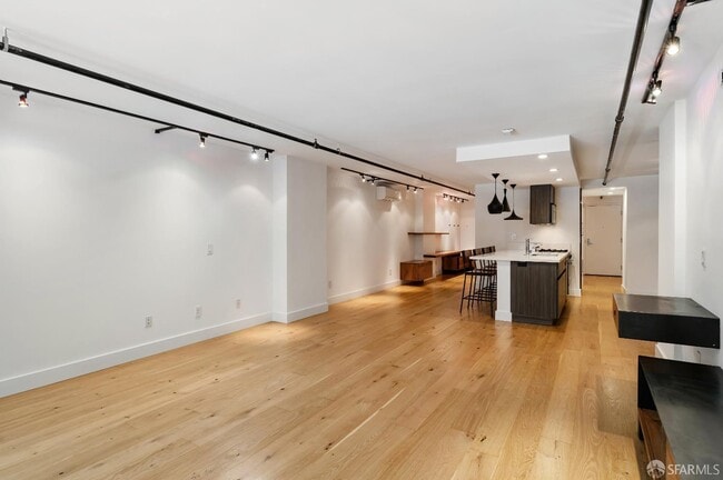 Building Photo - 1875 Mission St