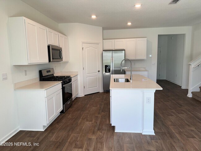 Building Photo - 190 Ardila Cir