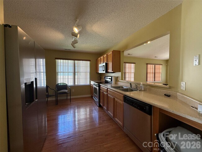 Building Photo - 114 Fairway View Dr