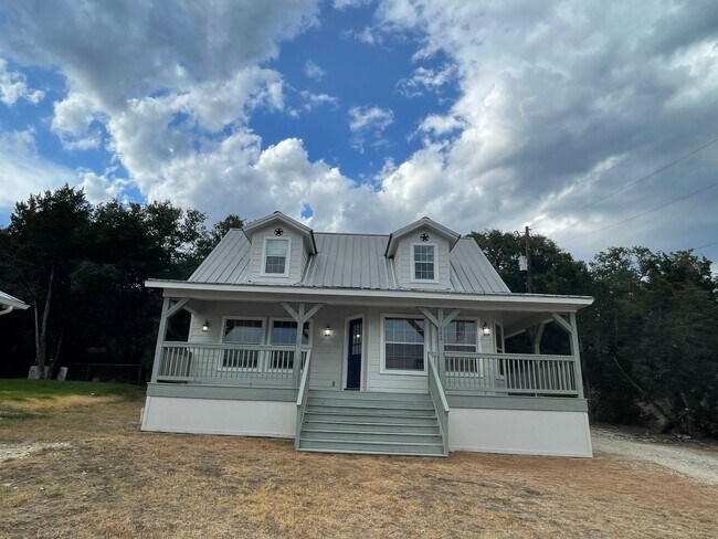 Building Photo - NEW ON MARKET