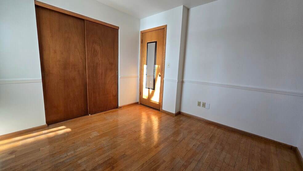 Building Photo - 9915 W Beloit Rd