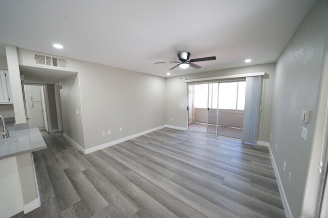Building Photo - SHOWINGS AVAILABLE NOW