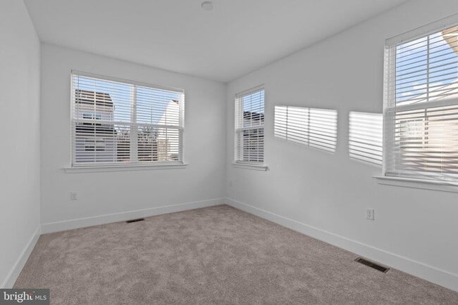 Building Photo - 123 Stoutsburg Blvd