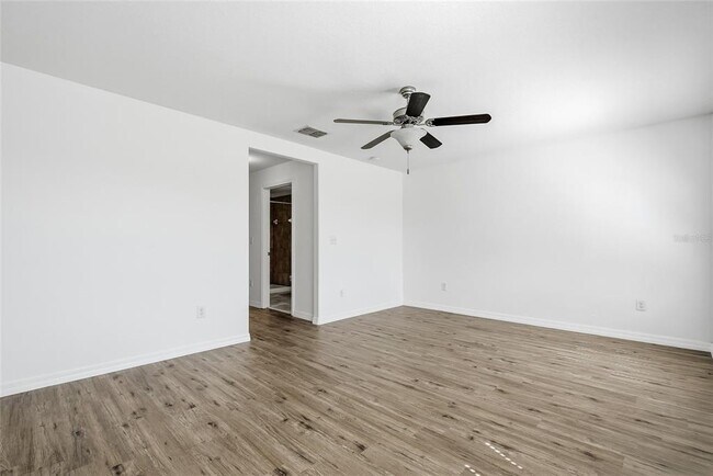 Building Photo - 12942 Utopia Gdns Wy