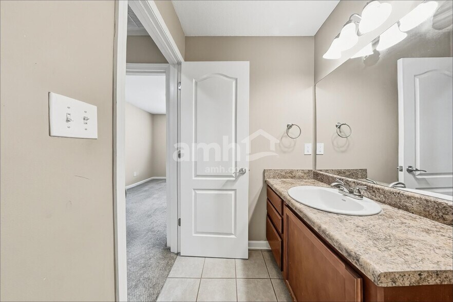 Building Photo - 6827 Harvest Grove Ln
