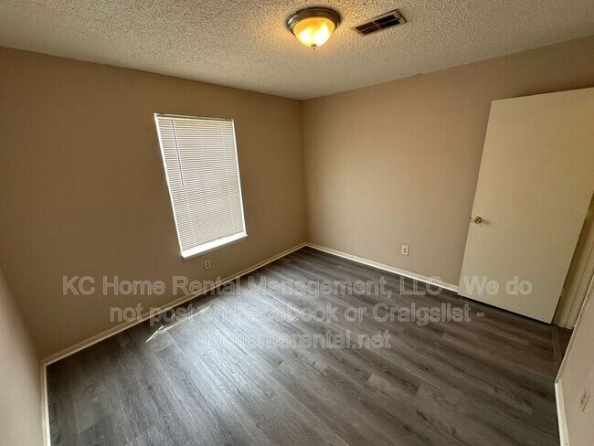 Building Photo - 838 Saddlewood St