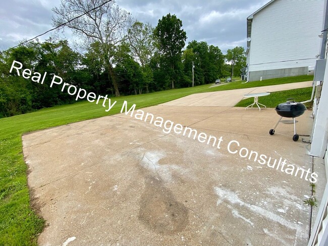 Building Photo - Redbud Ridge 7