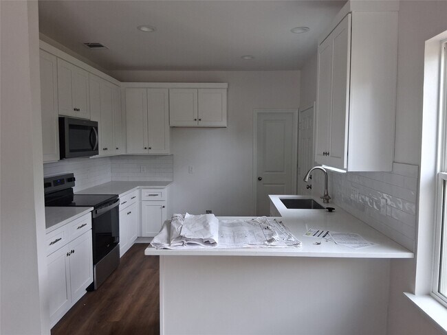 Building Photo - 6835 Landor St