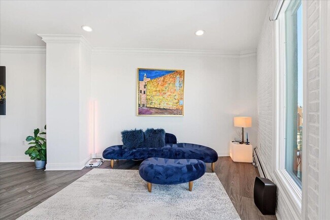 Building Photo - 109 Shearwater Ct E