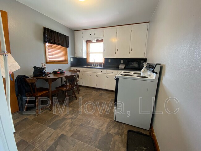 Building Photo - 900 4th Ave