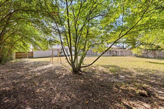 Building Photo - 354 Chicago Ave