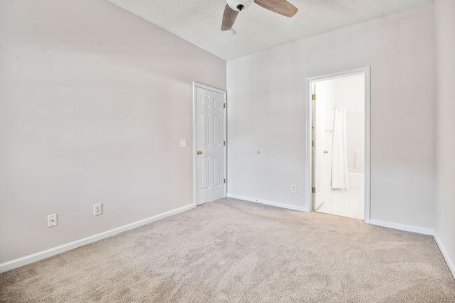 Building Photo - Sweetwater Condo