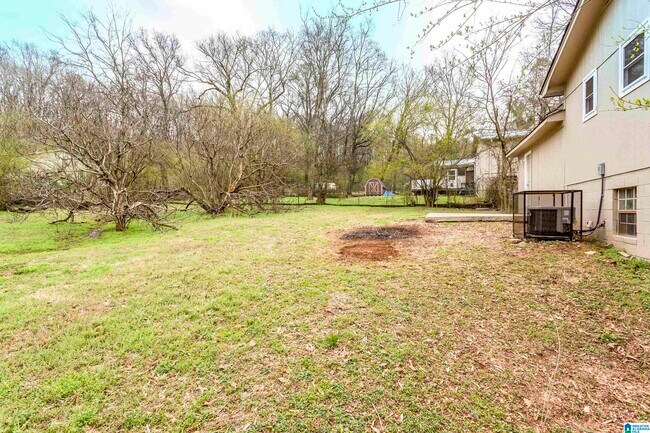 Building Photo - 5849 Janet Dr