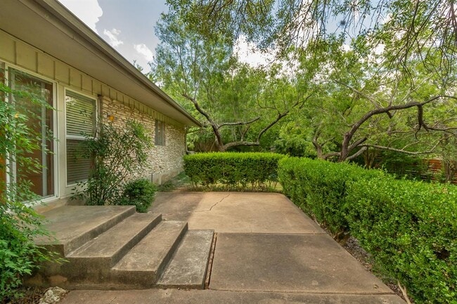 Building Photo - 2604 Rock Terrace Dr