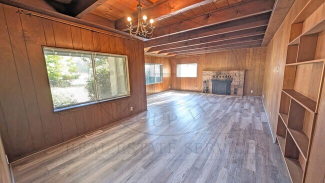 Building Photo - 13235 NW Pumpkin Ridge Rd