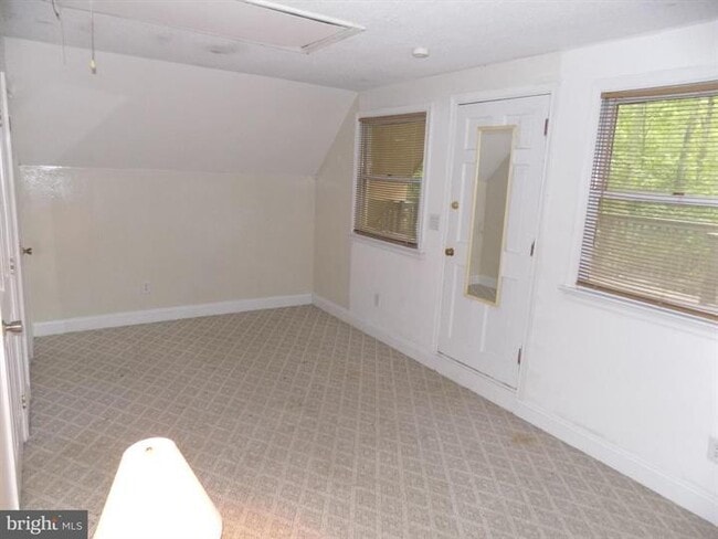 Building Photo - 135 Land Or Dr