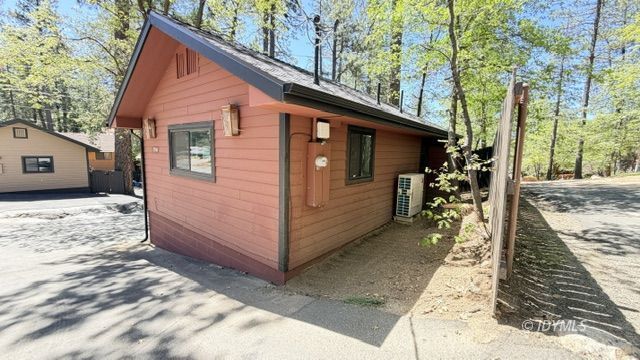 Building Photo - 1 bedroom home in center of town