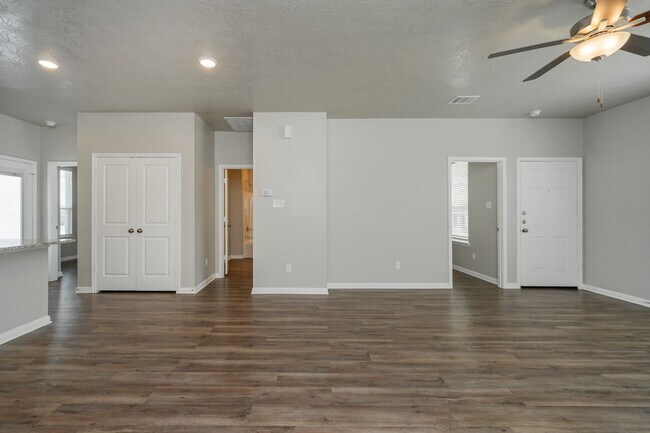 Building Photo - Live, love, and grow in this charming townhome!