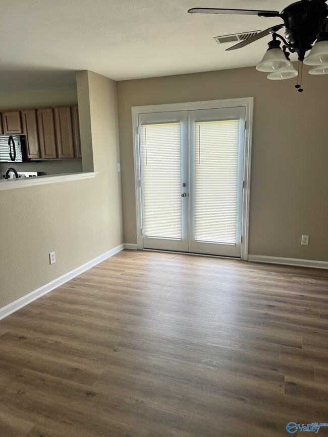 Building Photo - 3061 Castlecreek Dr SW