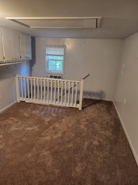 Building Photo - 44 Wayside Dr SW