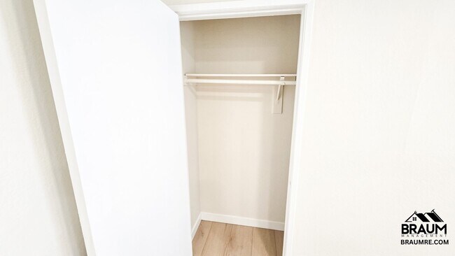 Building Photo - 2 BEDROOM  IN NOHO ARTS
