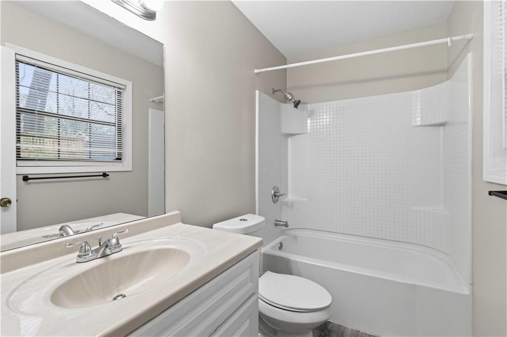 Building Photo - 442 Booth Cir SW