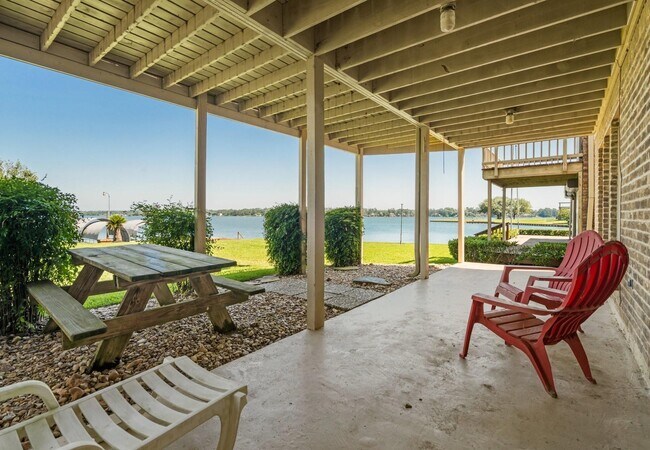 Building Photo - 112 Cove Point